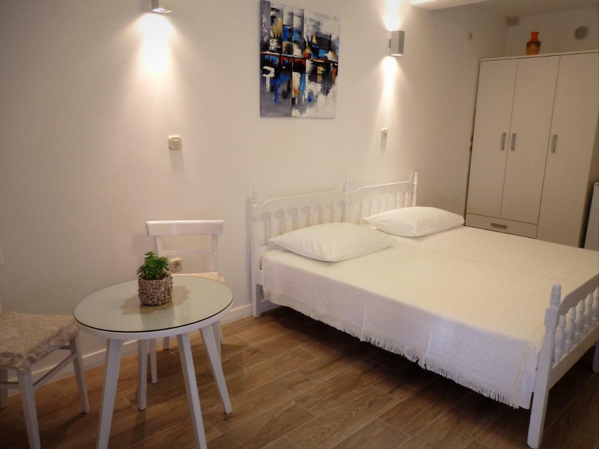 Guesthouse Torga Vis Island Екстер'єр фото